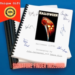 Könnte beinhalten: Ein spiralgebundenes Drehbuch für den Film Halloween aus dem Jahr 1978, geschrieben von John Carpenter und Debra Hill. Das Cover zeigt eine Grafik eines Kürbisses, der ein Messer hält, umgeben von mehreren blauen Tintenunterschriften.