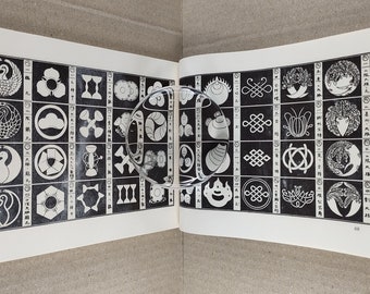 Japanese Family Crests Design Book "Hyojyun Moncho" (標準紋帖) Kimono Design