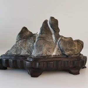 Vintage Suiseki berg en waterval uitkijksteen Japanse Tooyama-ishi 0,7 kg