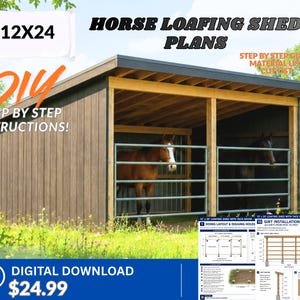 Op de afbeelding: Een 12x24 paardenschuilstal met een donkerhouten buitenkant en twee open stallen met metalen hekken. De afbeelding bevat de tekst HORSE LOAFING SHED PLANS, DIY STEP BY STEP INSTRUCTIONS en een digitaal document met bouwtekeningen.