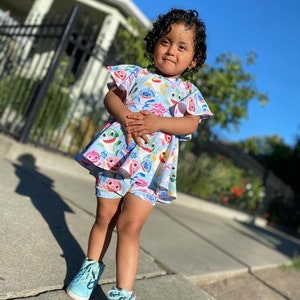 Handmade baby cartons baby shark bummie and top twirly oufit my tat is 10-15 days shipping fabric bullet shipping Monday-Friday