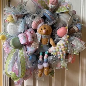 pastel gingerbread Christmas wreath, candy land, gingerbread boy , gingerbread girl, pastel Christmas