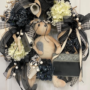Mummy Girl Halloween Wreath: Chalkboard Door Decor