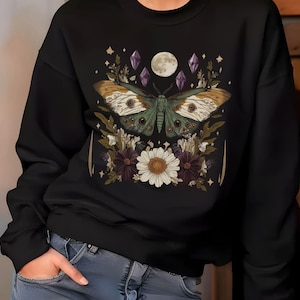 Schmetterling Kristalle Vollmond Sweatshirt, Boho Motte Sweatshirt, Cottagecore mystische Luna Motte Pullover, Witchy Pullover, Boho spirituelle