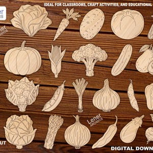 Puede incluir: Una colección de formas de verduras de madera cortadas con láser, que incluyen repollo, zanahoria, patata, tomate, apio, calabaza, maíz, brócoli, pepino, aguacate, coliflor, vaina de guisantes, puerro, cebolla, pimiento, berenjena y remolacha. La imagen incluye el texto "LASERCUT FILES" y "DIGITAL DOWNLOAD".