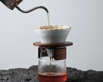 Elegante juego de 3 piezas para verter café: gotero con base de madera y jarra de vidrio