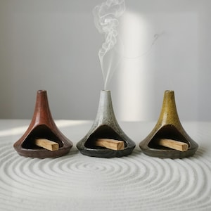 Keramische Palo Santo-houder in vulkaanvorm, saliebrander, asvanger wierook