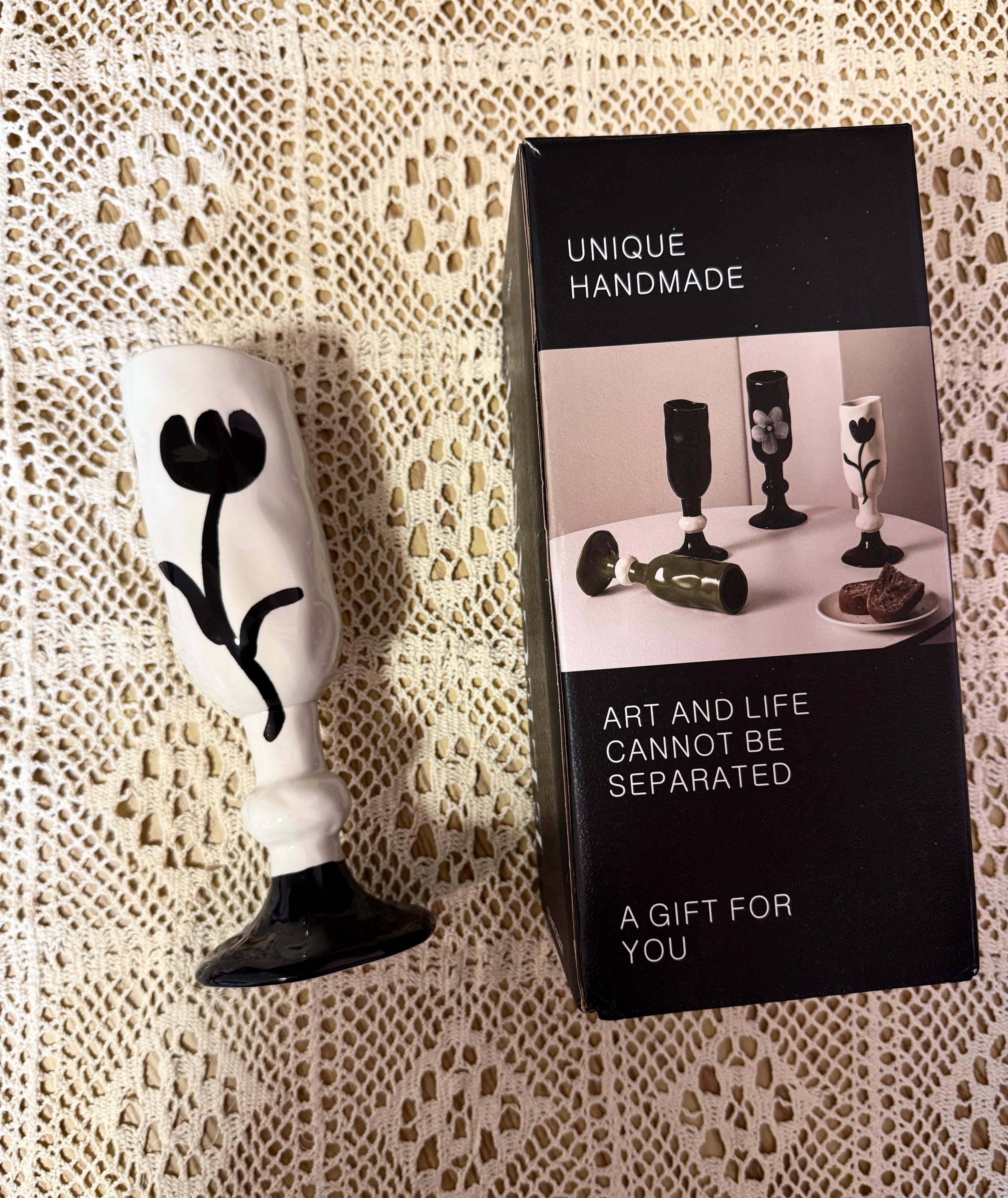 花柄陶器製ハイフットカップ：装飾的なドリンクウェア、新築祝いギフト