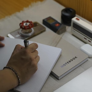 2 Stück, A5 Lay Flat Hardcover Notizbuch, kariertes und leeres Papier, freiliegender Buchrücken, für Büroangestellte und Designer