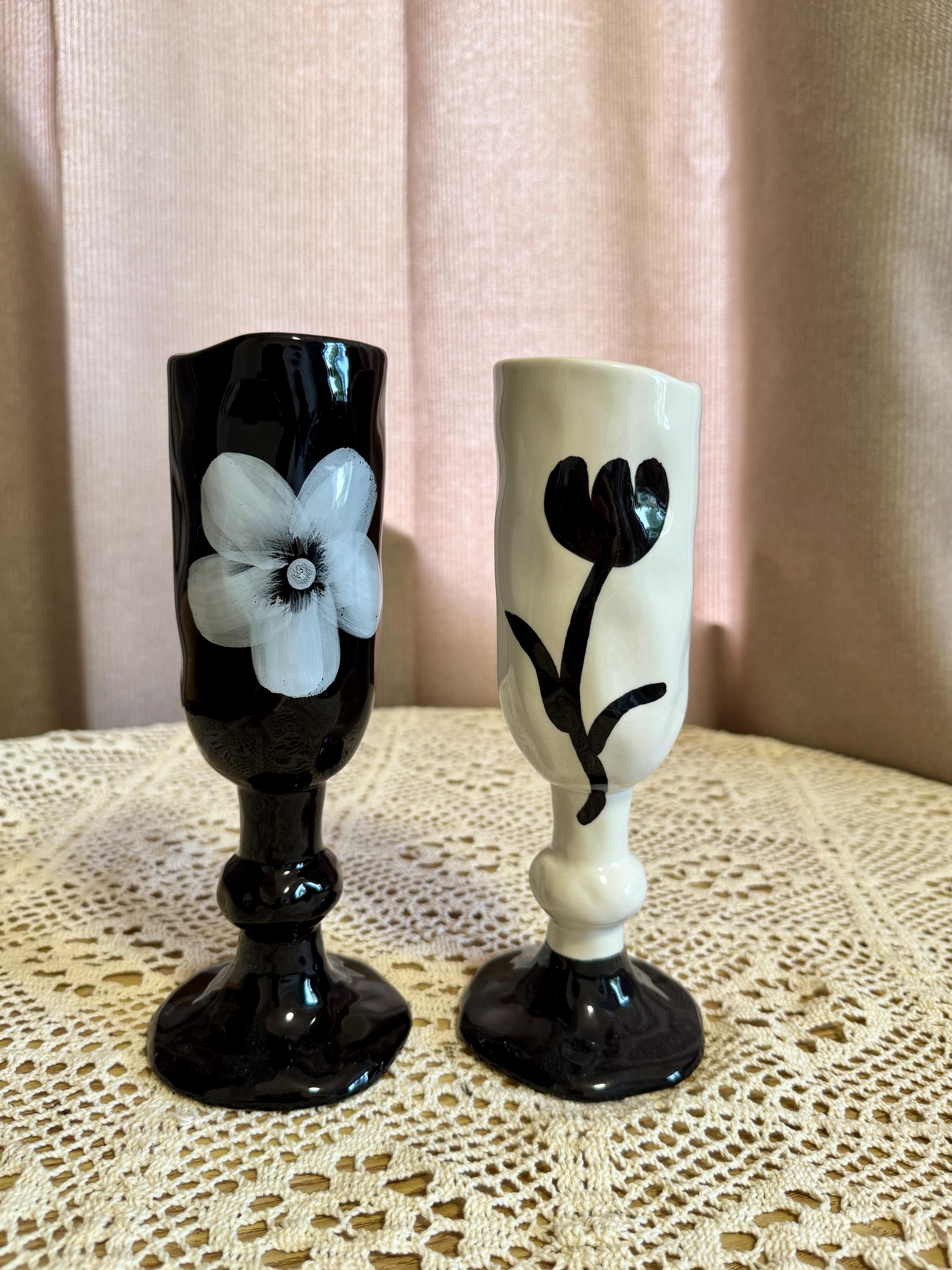 高脚陶器カップ 花柄 花柄陶器製ハイフットカップ：装飾的なドリンクウェア、新築祝いギフト