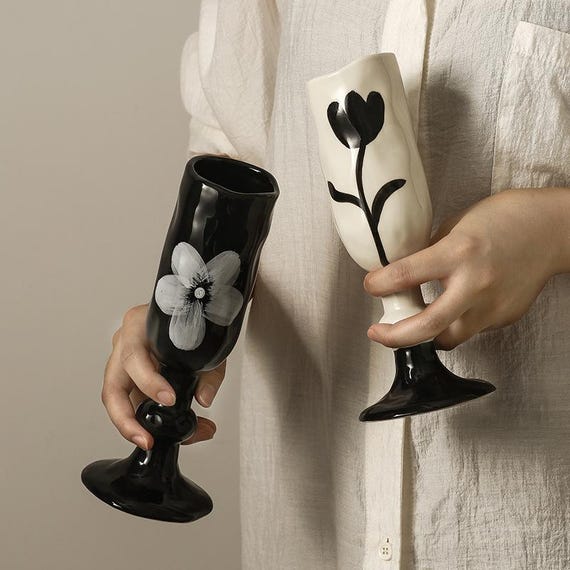 花柄陶器製ハイフットカップ：装飾的なドリンクウェア、新築祝いギフト