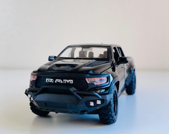 1:32 RAM Mammoth Pickup Alloy Model Car - Alloy Diecasts for Collectors | Gifts for car lovers Simulation | Sound Light Collection