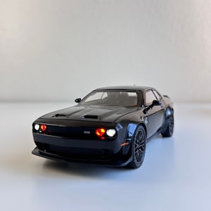 Dodge Challenger Charger SRT Hell Cat - Miniatura em Liga Fundida para Colecionadores | Presentes para Amantes de Carros | Coleção de Som e Luz