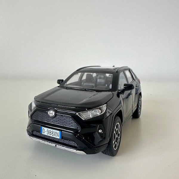 Toyota RAV4 SUV 2023 1:32 Model Car - Alloy Diecasts Gifts for boys/Gift for car lovers Sound Light Collection