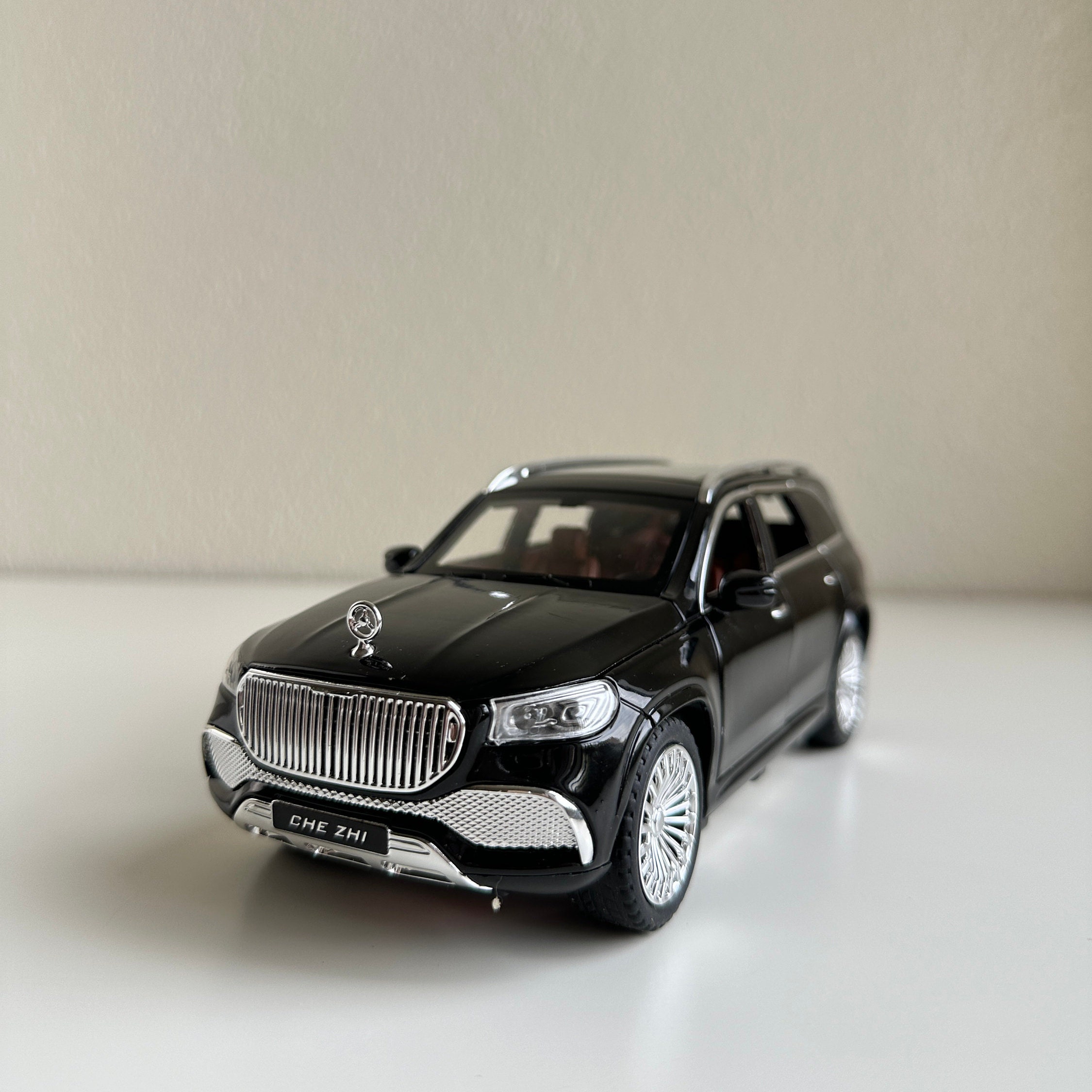 【非売品】マイバッハ オブジェ 1:32Mercedes-BenzマイバッハS650合金車モデルの子供のおもちゃ