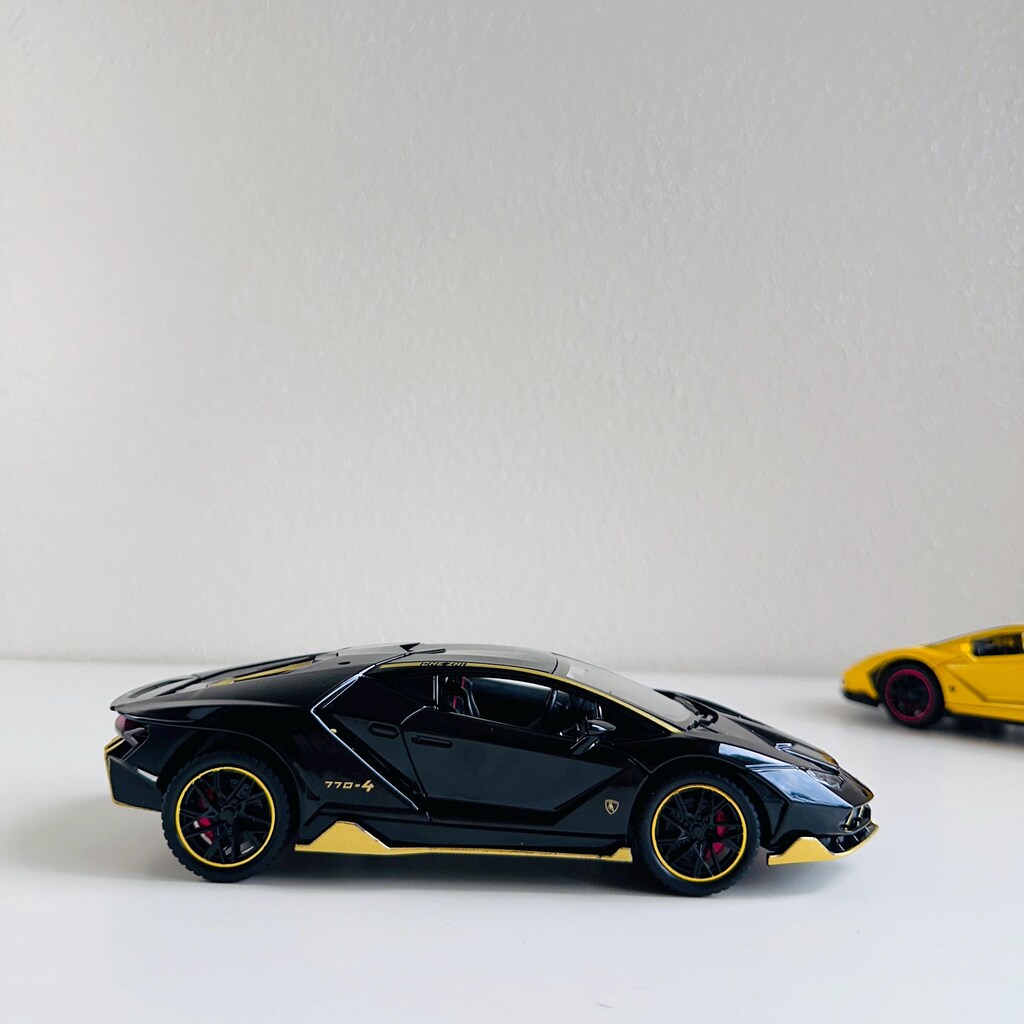 Burago Lamborghini Centenario LP 770-4 2016 Rossa 1:43 – Modellino Die Cast Da Collezione