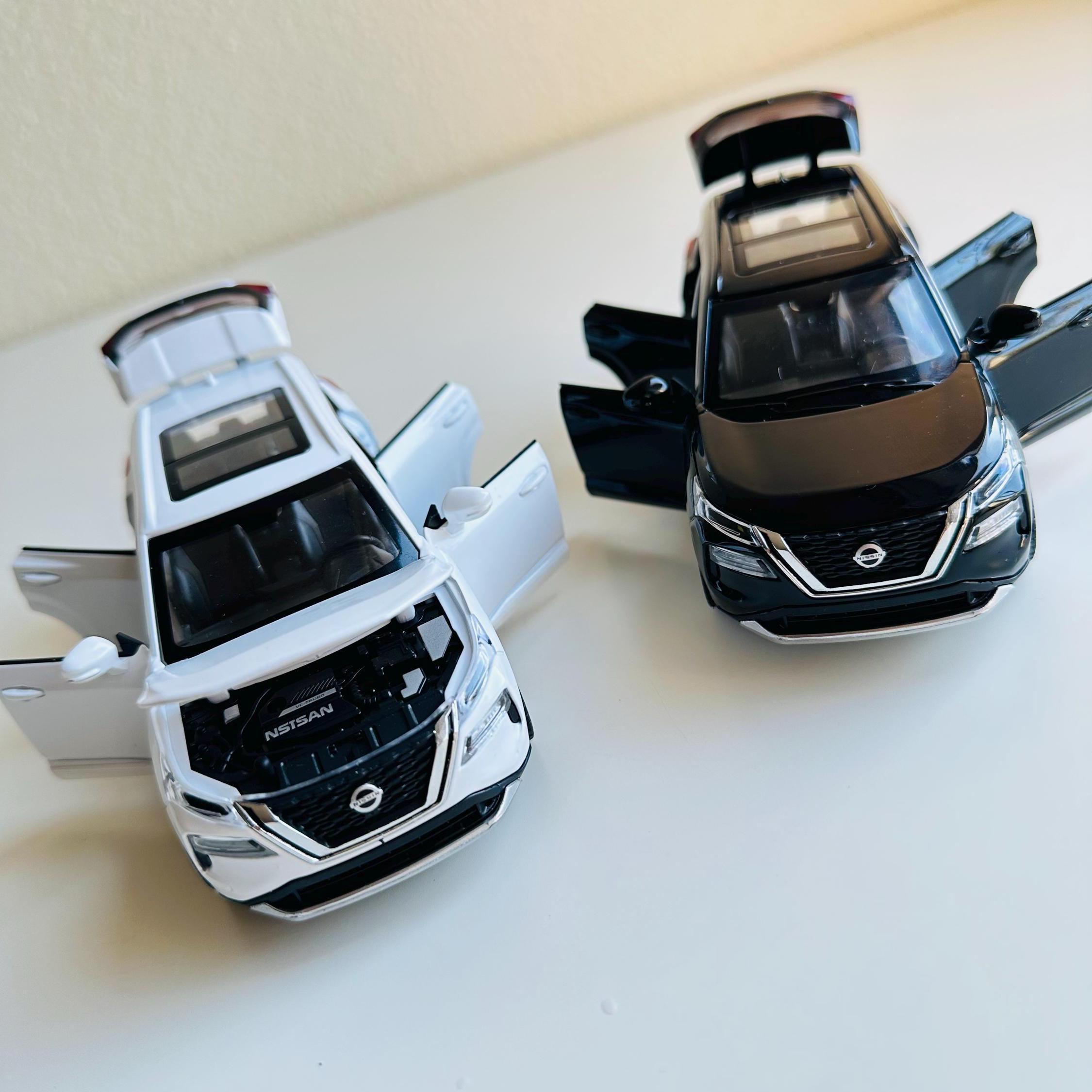 1:24 Highlander SUV Alloy Car Model Diecasts & Toy Metal Off-road Vehicles Car Model Simulation Sound And Light Kids Gift