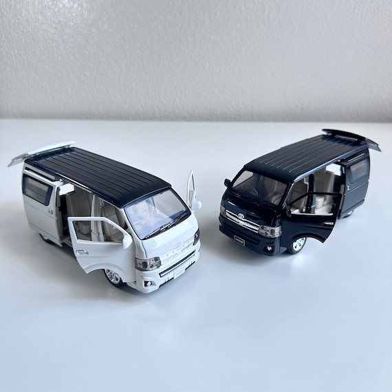 1:32 Toyota HIACE KDH Alloy Model Car - Alloy Diecasts for