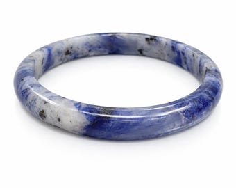 Brazalete de sodalita azul / Pulsera de piedra hecha a mano, joyería unisex / 58 mm de diámetro interior