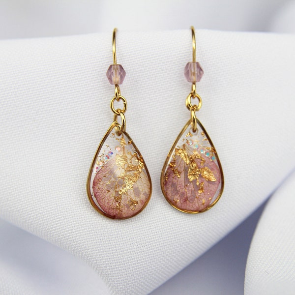 Hanging Earrings with Hydrangea Petals • Pressed Real Flower Resin Earrings • Dangle Drop Earrings • Dried Flower Earrings as Birthday Gifts