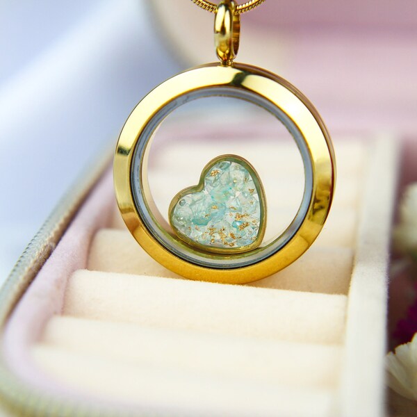 Romantic Secretary's Medallion: Heart-shaped Pendant with Openable Photo Locket, Ideal Gift for Your Loved One, Necklace Unique Souvenir