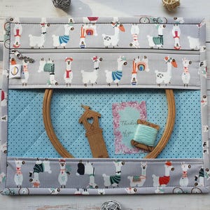 Project Pouch for Cross Stitch, Vinyl-Fronted, WIP Project Bag Organiser - Needlework Cross Stitch Organizer -  2 Size Options - Lamas