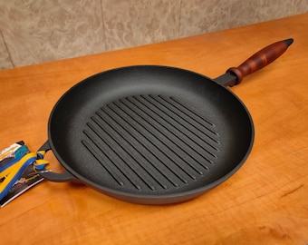 Ribbed Cast Iron Frying Grill pan Barbecue pan Cooking pan Kitchen Accessories d=26 cm, h=4 cm with wooden handle