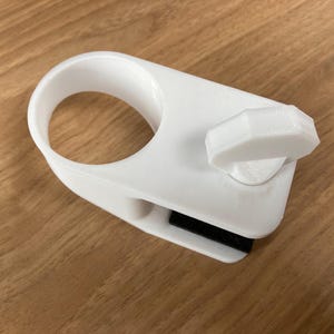 Clip porte-béquilles pour cannes de marche (StickBuddy 2000)