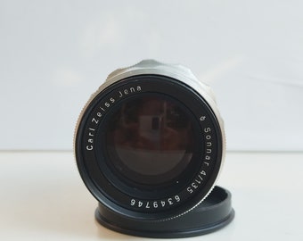 Carl Zeiss Jena Sonnar 135 mm f/4  is a portrait prime lens for 35 mm DSLR Exakta, Praktina system and M42 screw mount cameras.