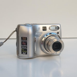Nikon Coolpix 7600 7MP Digital Camera with 3x Optical Zoom