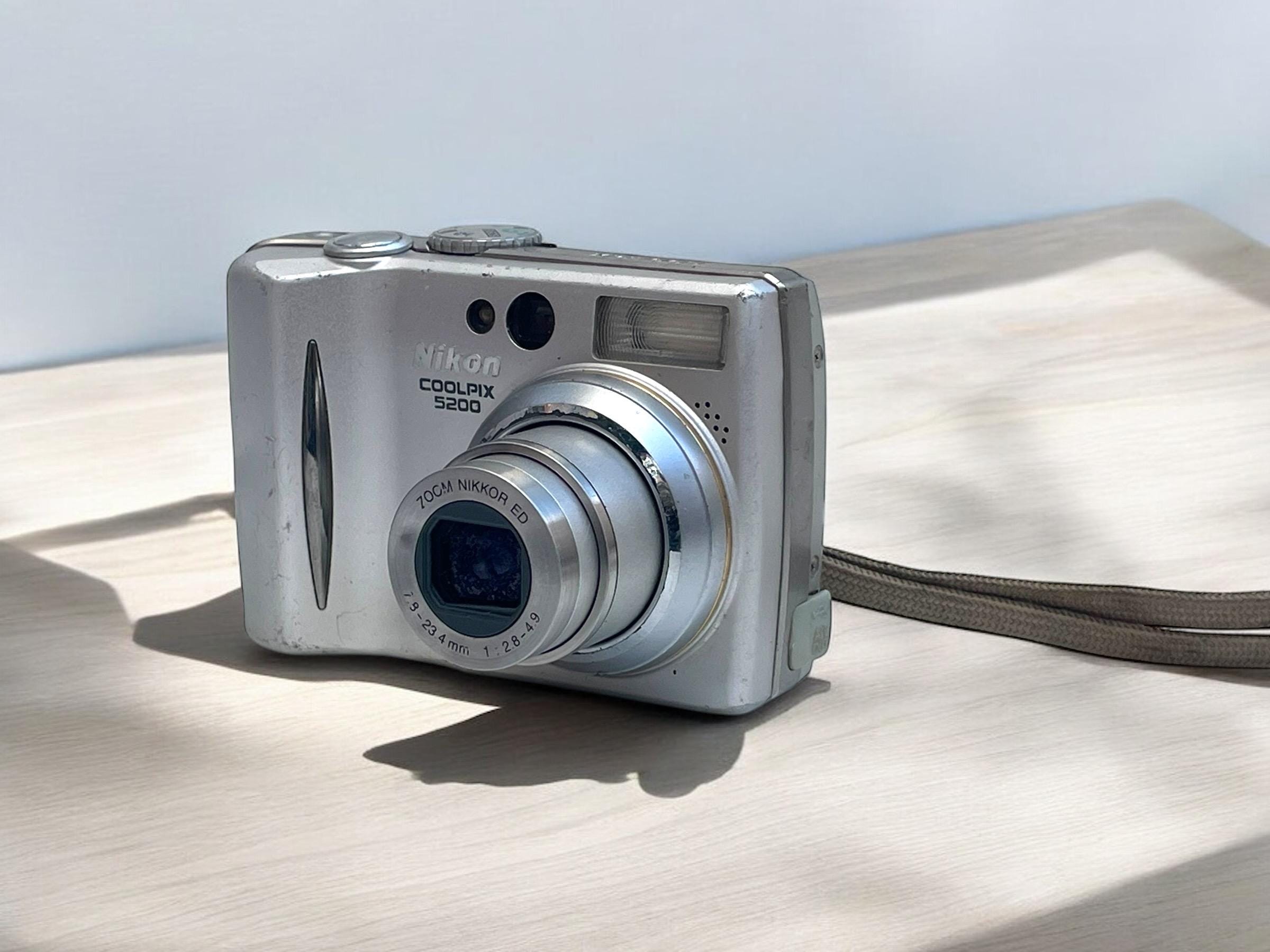 Nikon ニコン coolpix 5200 デジタルカメラ