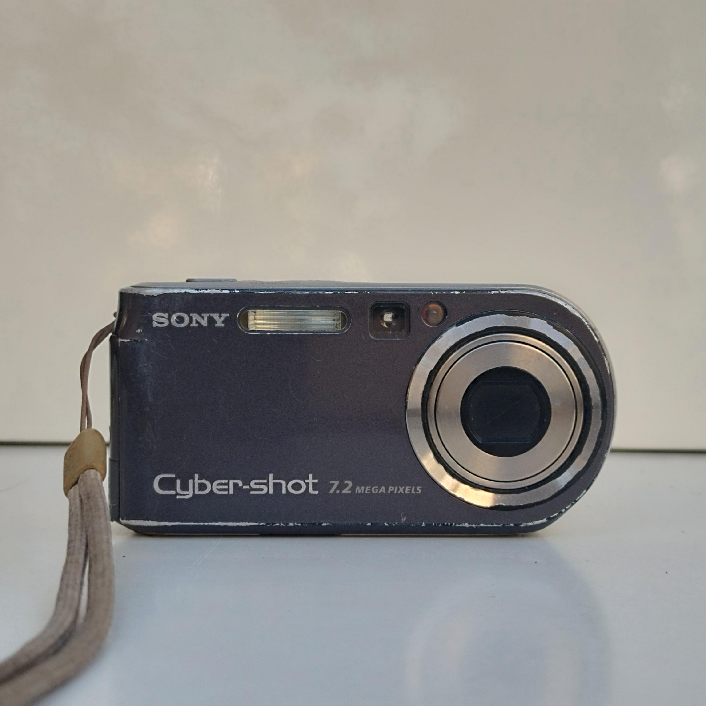 Sony Cyber-shot DSC-P200 Digital Camera - 7.2 Megapixel - 3 X