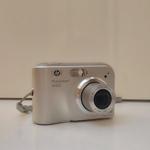 HP Photosmart M425 5MP Digital Camera with 3x Optical Zoom