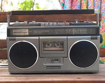 ラジオ・コンポ National TV/RADIO/CASSETTE RECORDER National Panasonic RQ-4050FD 4-band Radio Cassette Recorder