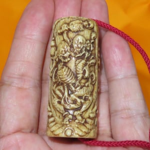 Tibetanischer Carved Yak Knochen Anhänger Tanzendes Citipati Skelett Buddhistisches Memento Mori Schutzamulett (w4)