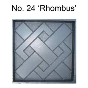 Op de afbeelding: Een witte keramische mok met een zwarte handgreep en de tekst "But First, Coffee" in een vetgedrukte, zwarte letter. De mok staat tegen een vage achtergrond, wat het strakke ontwerp benadrukt.