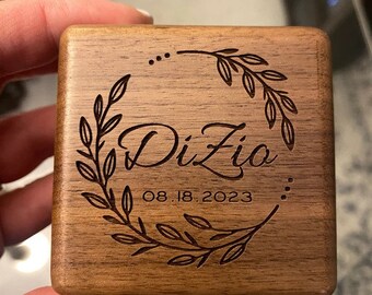 Personalisierte Hochzeit Ring Box, Holz Quadratische Ring Box, Nussbaum Ring Box, Doppel Slot Ring Box, Ring Box für Hochzeit Zeremonie gravieren