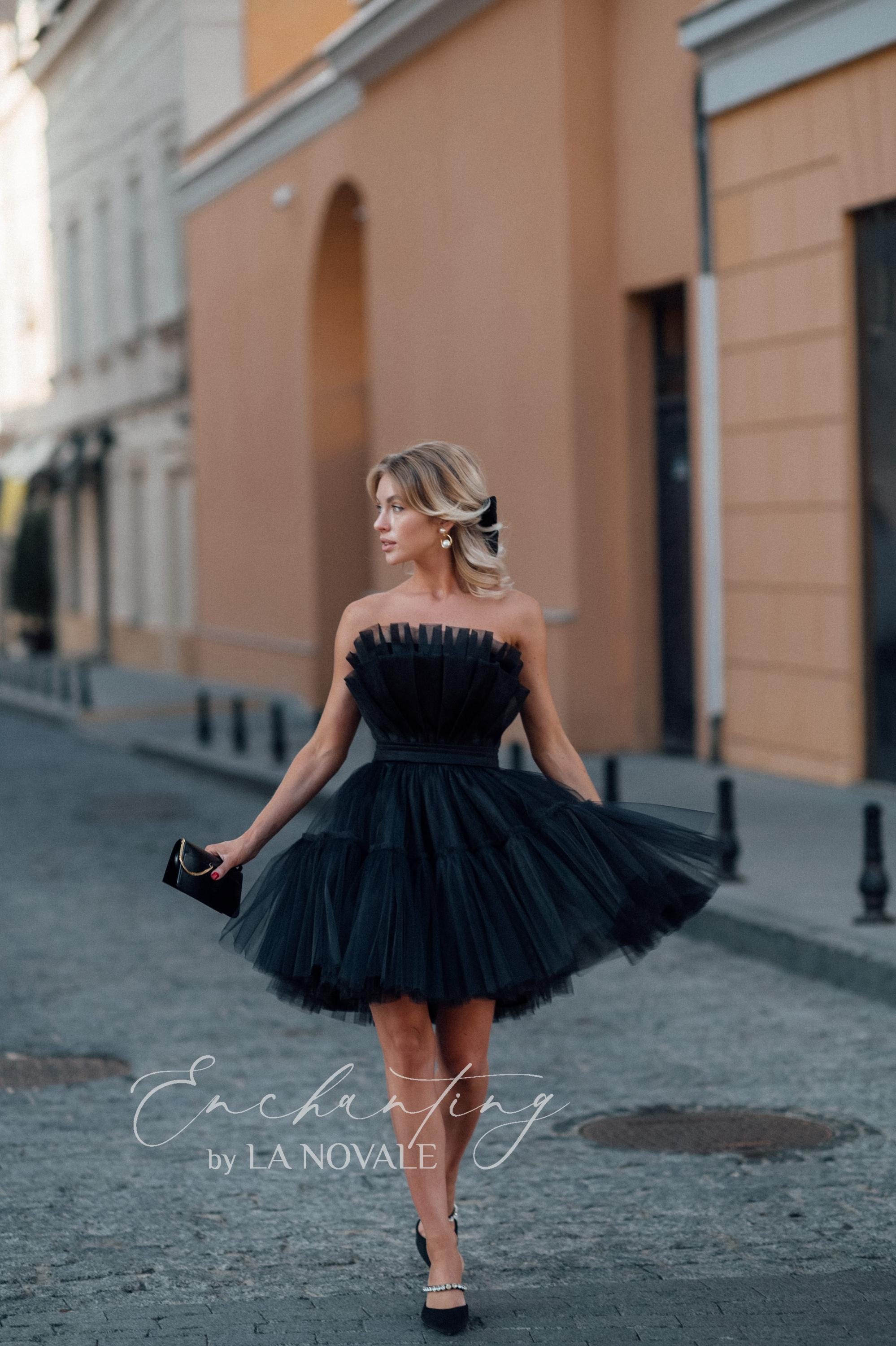 short strapless wedding dress, tulle tutu bridal shower dress mini, Barbiecore wedding reception dress, ballerina skirt engagement dress short strapless wedding dress, tulle tutu bridal shower dress mini, Barbiecore wedding reception dress, ballerina skirt engagement dress