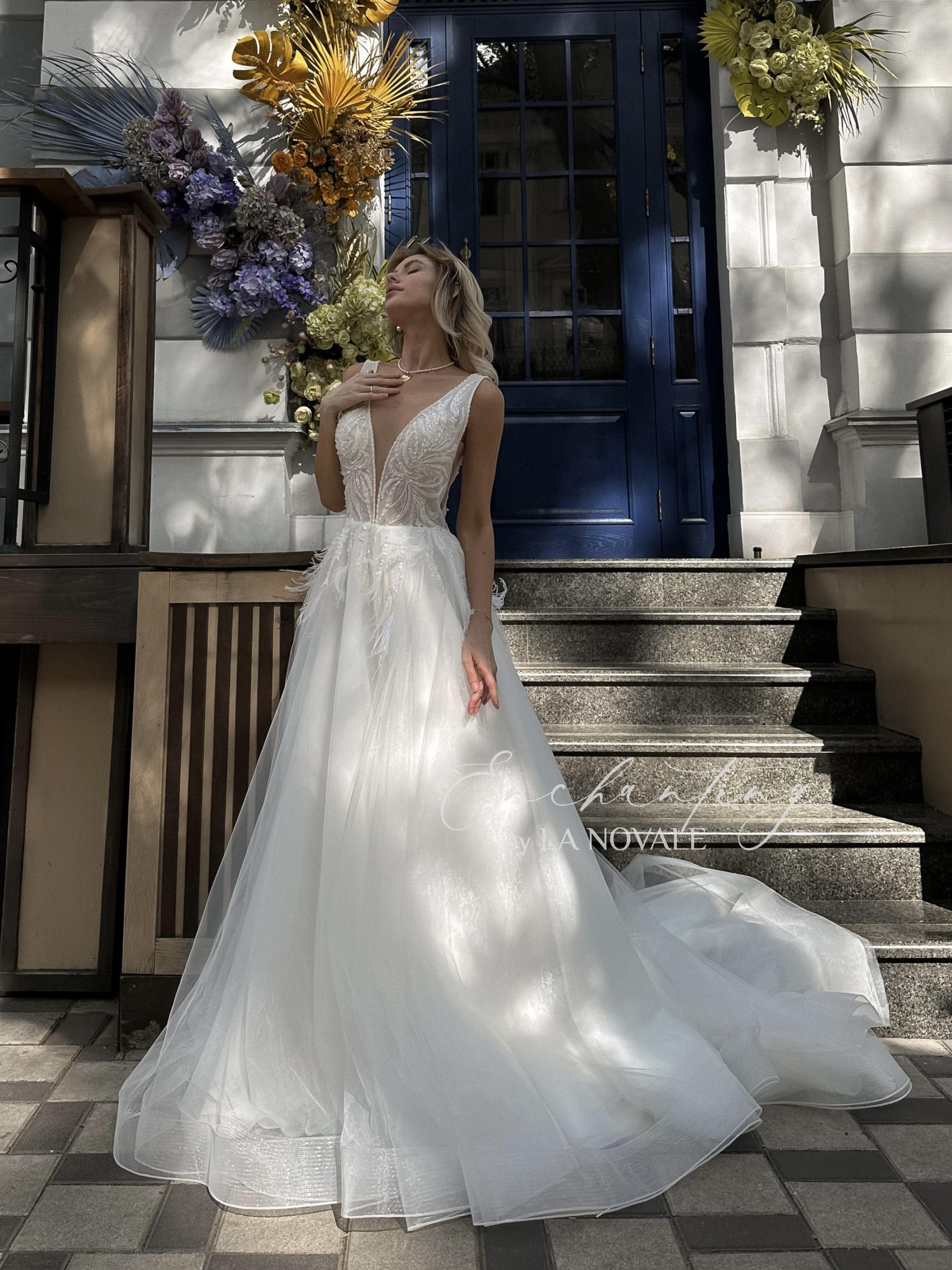 Sleeveless Beaded Plunging Neck Beautiful Lace Wedding Dress