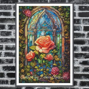 Può includere: Un dipinto ad acquerello incorniciato di una vetrata con una grande rosa arancione e diverse rose rosse più piccole. La finestra è blu e verde e l'opera d'arte è circondata da viti verdi. Il testo "Charted by Laura Crosswell" è in basso.