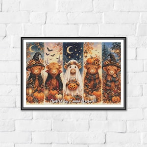 Puede incluir: Una impresión rectangular enmarcada que presenta cinco paneles verticales de ganado Highland vestido con disfraces de Halloween, incluyendo sombreros de bruja, capas y una sábana de fantasma, rodeados de calabazas, hojas de otoño y cielos nocturnos con el texto Charted by Lanna Crosswell.