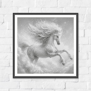 Könnte beinhalten: Schwarz-weiß gerahmte Illustration eines weißen Pferdes, das sich aufbäumt, mit fließender Mähne und Schweif, inmitten von Wolken. Das Bild ist eine detaillierte Illustration, mit dem Text "Created by Laura Cresswell" am unteren Rand.