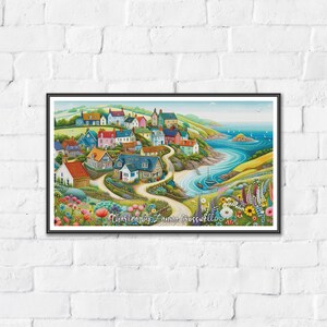 Könnte beinhalten: Ein gerahmter Aquarelldruck eines Küstendorfes mit bunten Häusern, gewundenen Straßen und einer Bucht. Das Kunstwerk zeigt eine Vielzahl von Blumen im Vordergrund und Segelboote in der Ferne. Die Signatur des Künstlers ist sichtbar.