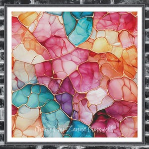 Puede incluir: Impresión de arte abstracto con un patrón orgánico colorido de formas rosas, azules, amarillas y moradas con líneas doradas. La impresión se titula "Charted by Zanna Crosswell".