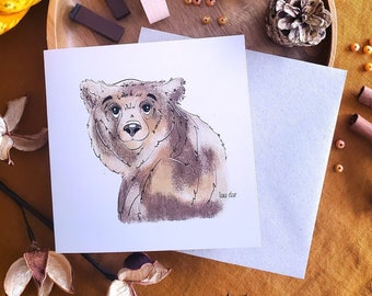 Carte de voeux ours carrée et pliée avec enveloppe kraft, imprimée ours brun fond beige, pour messages à offrir en diverses circonstances.