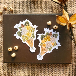 Adesivo floreale colorato adesivo floreale che rappresenta un grazioso mazzo di fiori da offrire o regalarsi, un piccolo regalo tenero o romantico.