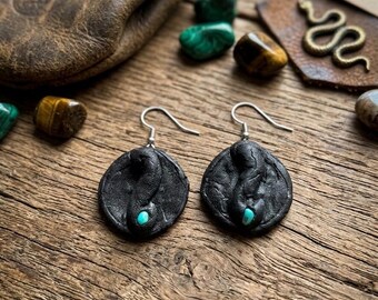 Lwbloom Snake Eye-oorbellen van polymeerklei Gothic statement oorbellen Handgemaakte zwarte slangenoorbellen Alternatieve sieraden Boho Clay Dangle