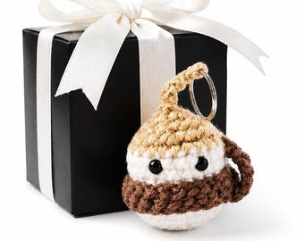 Gehäkelte Kaffeetasse Keychain | Handgefertigter Amigurumi Schlüsselanhänger | Süsser Mini Kaffee Anhänger | Kawaii Taschen Accessoire | Kaffee-Liebhaber-Geschenk