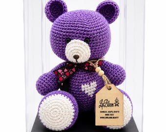 Lwbloom Handgemaakte gehaakte teddybeer in geschenkdoos - paarse amigurumi-pluche beer met gepersonaliseerd label Schattig kraamcadeautje kinderkamer