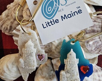 MAINE Map with Lighthouse Bag Tag, Crushed Oyster Shell and Crushed Glass